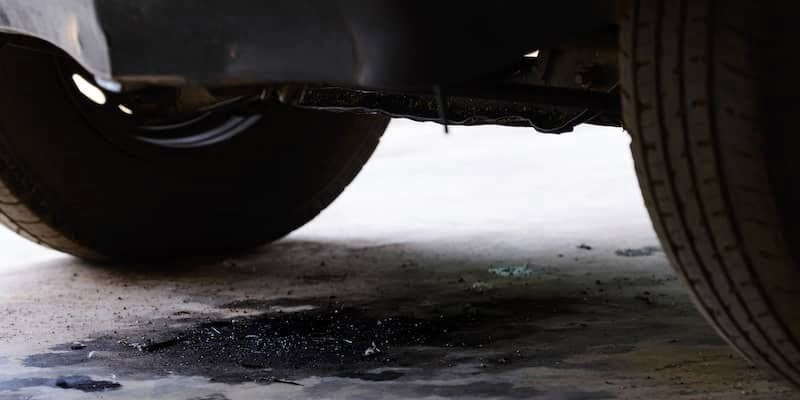Ô tô chảy dầu dưới gầm: Nguyên nhân và cách khắc phục